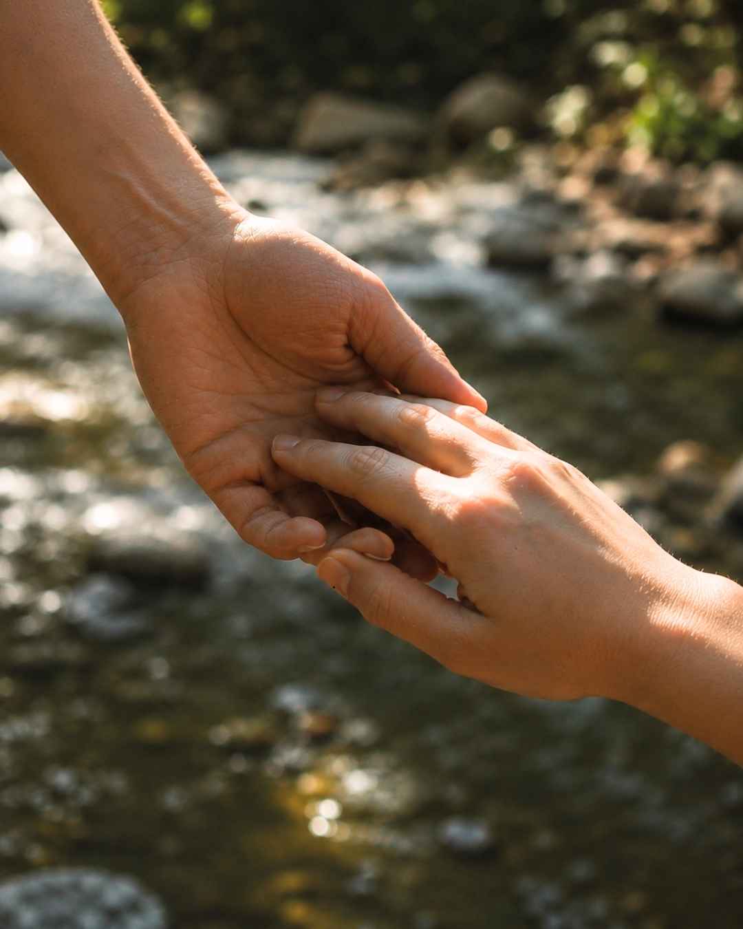 Achtsame Berührung beim Kashmiri Tantra Massage Training